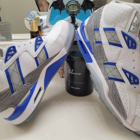 Gr8Hou$e of Kustum Kickz - Picture 6 of 8